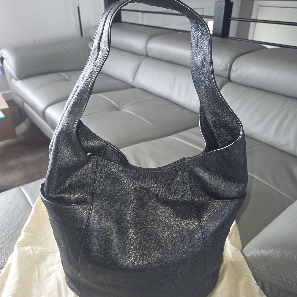 TORY BURCH Black Pebbled Leather Shoulder Hobo..EUC.